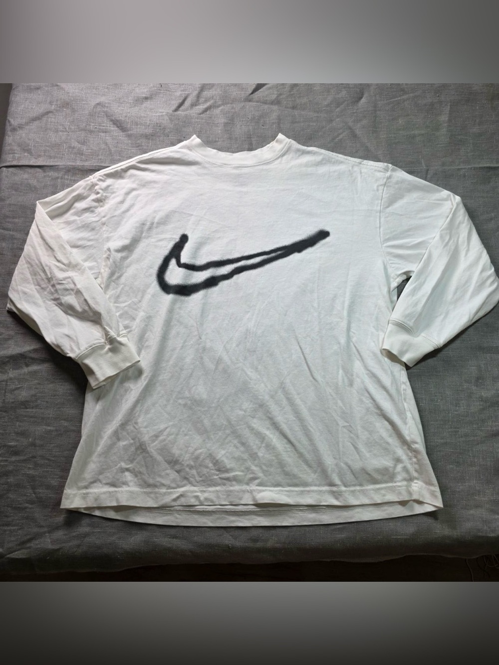 Nike Air Spray Paint Big Swoosh Graffiti Long Sleeve Shirt White Mens Small Over